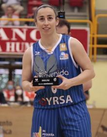 Imagen secundaria 2 - Würzburg registró una gran entrada y Hof y Silvia Domínguez recogieron sus trofeos a mejor pívot y mejor base, respectivamente, de la Liga regular. 
