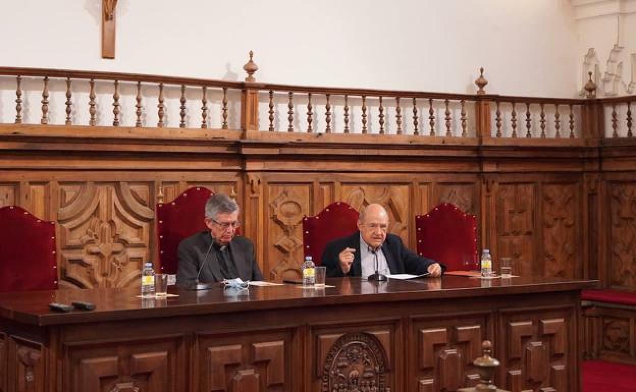 Participantes en una de las ponencias.