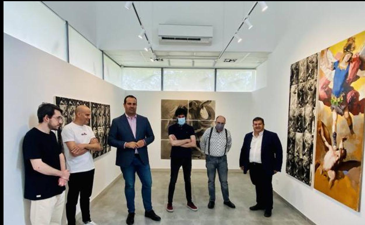 Participantes en la inauguración de la exposición.