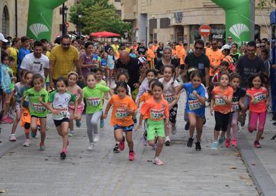 Imagen secundaria 1 - Alberto Marcos y Sandra Santamaría vencen en el ​VIII Cross Popular Villamayor-Aspace