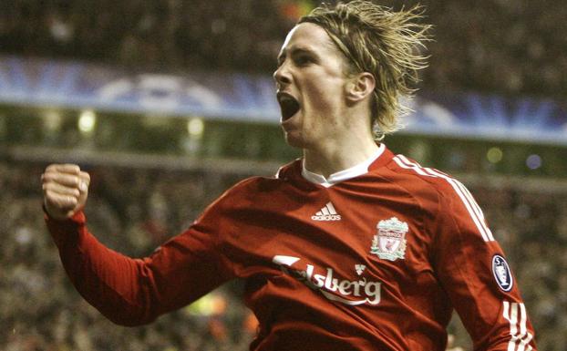 Fernando Torres celebra el gol que abrió la goleada del Liverpool en Anfield. 