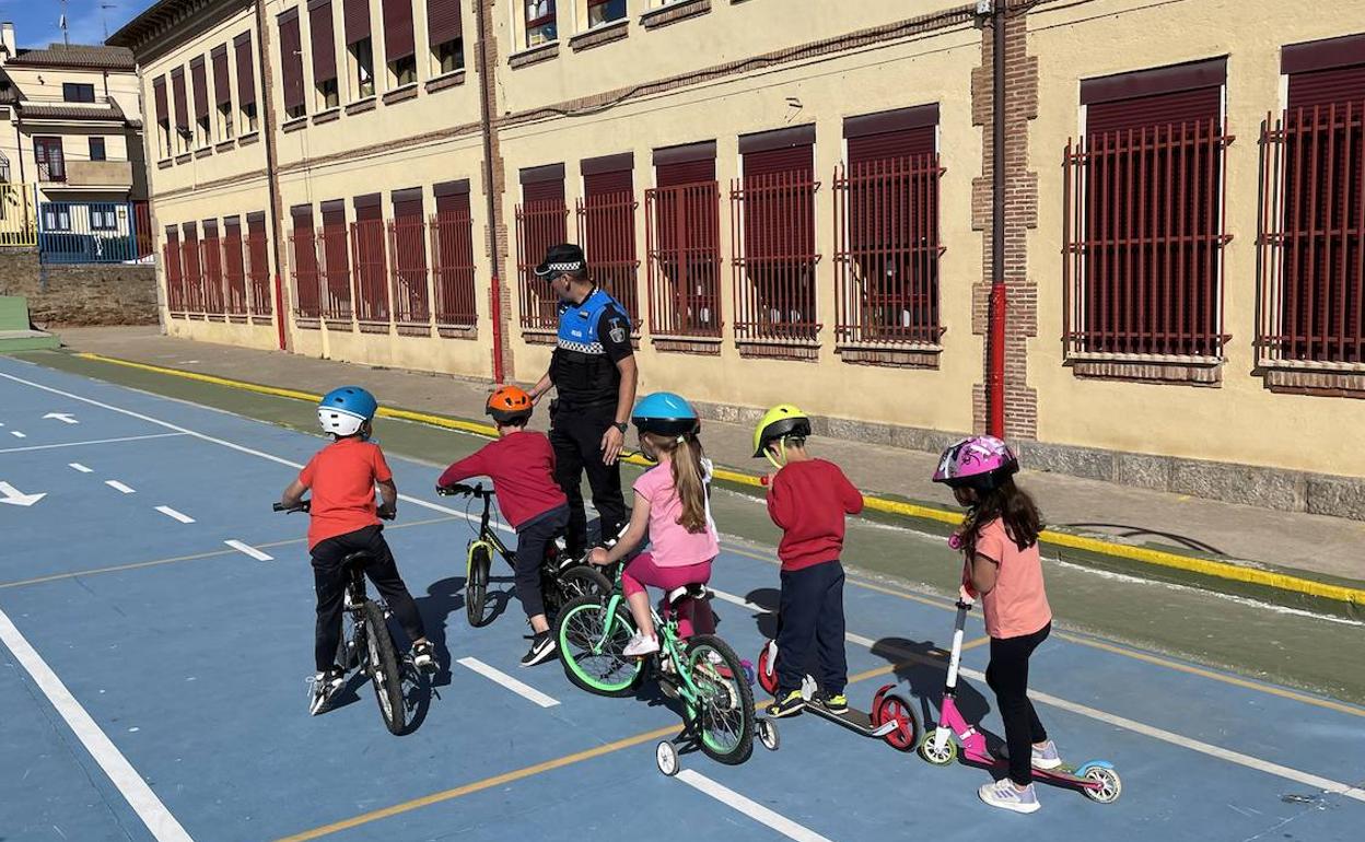 Los escolares del Filiberto Villalobos de Guijuelo se forman en Educación Vial
