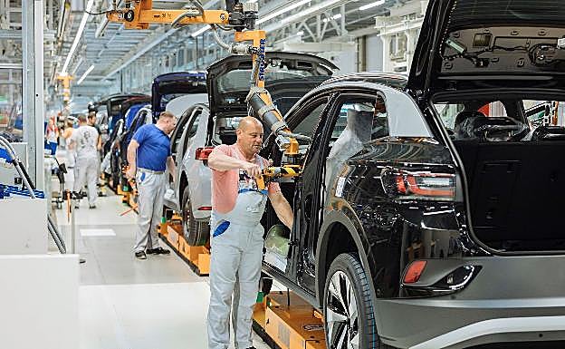 Las automovilísticas podrían triplicar su valor gracias a la electrificación, según los ecologistas