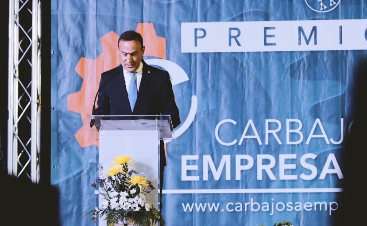 El alcalde de Carbajosa, en una entrega de los premios en una edición anterior de Carbajosa Empresaria.l