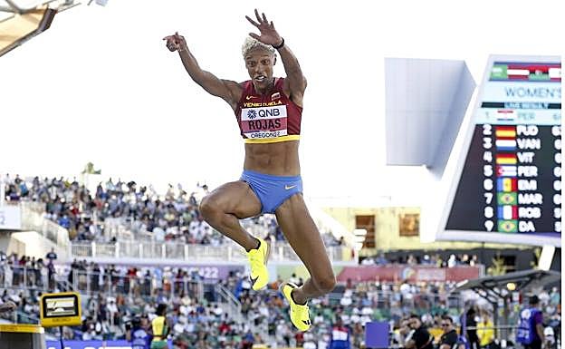 Yulimar Rojas, en uno de sus saltos en Eugene. / 