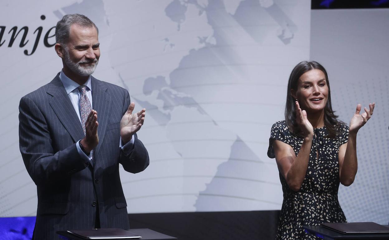 Los Reyes, durante la entrega de las becas de la Fundación «la Caixa». 