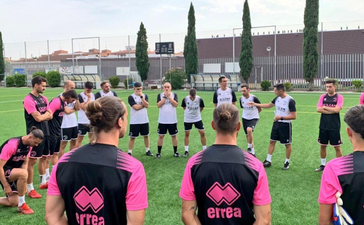 Unionistas CF debutará en Córdoba y recibirá al Linares Deportivo el 4 de septiembre