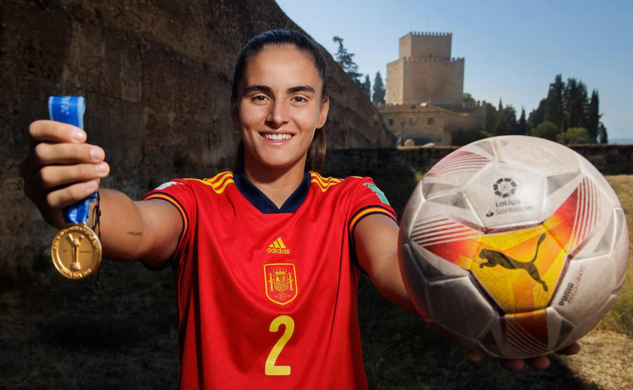 Carmen Álvarez ,campeona del Mundo sub20 con la selección española de fútbol en el mundial celebrado en Costa Rica. 