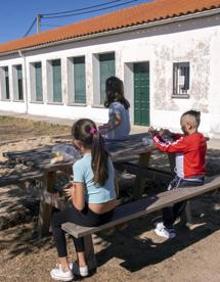 Imagen secundaria 2 - Villar de Peralonso vuelve a cole