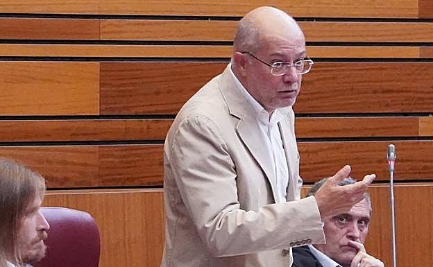 García-Gallardo llama «imbécil» a Igea en el pleno de las Cortes