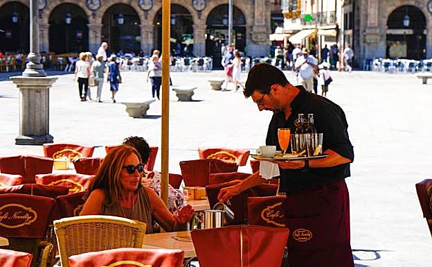 Patronal y sindicatos reclaman a las administraciones medidas eficaces ante el aumento del paro