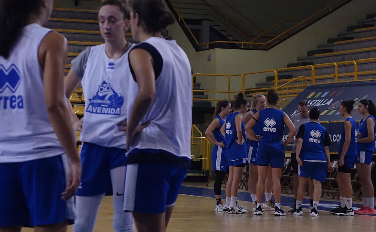 El CB Avenida inicia la defensa de la Liga con un ojo en la Supercopa