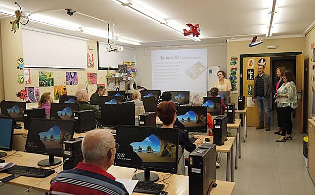 Carbajosa inaugura la segunda parte del taller 'Me atrevo con la tecnología' 