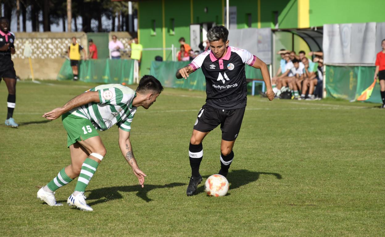 Un momento del partido ante el Virgen del Camino. 