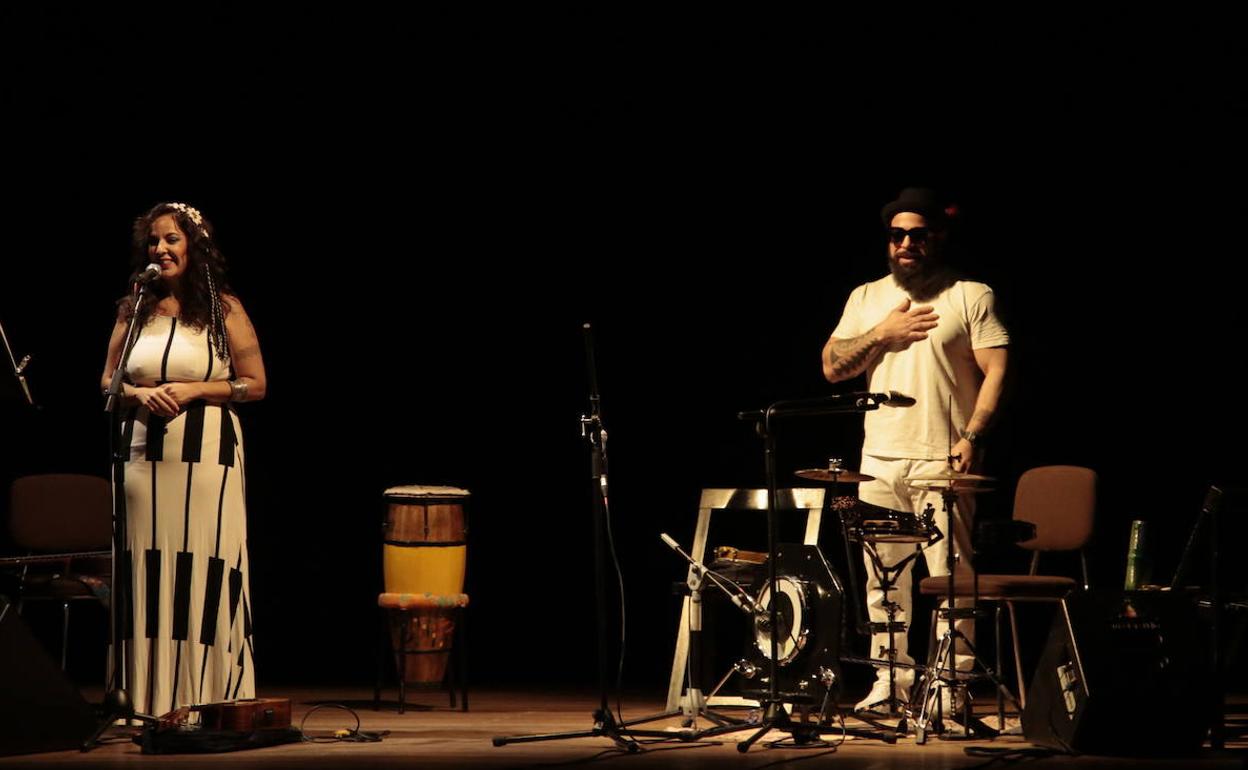 Concierto de música en la biblioteca Torrente Ballester