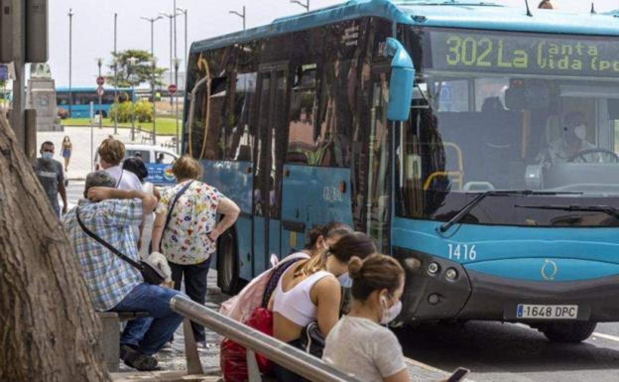 Imagen de archivo de un autobús en Las Palmas de Gran Canaria. 