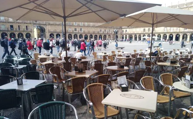 Una terraza de la Plaza Mayor de Salamanca. 