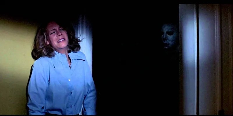 Imagen secundaria 2 - Arriba, Michael Myers, encarnado por James Jude Courtney; debajo, Jamie Lee Curtis, en el papel de Laurie, en la actualidad y en la cinta de 1978.