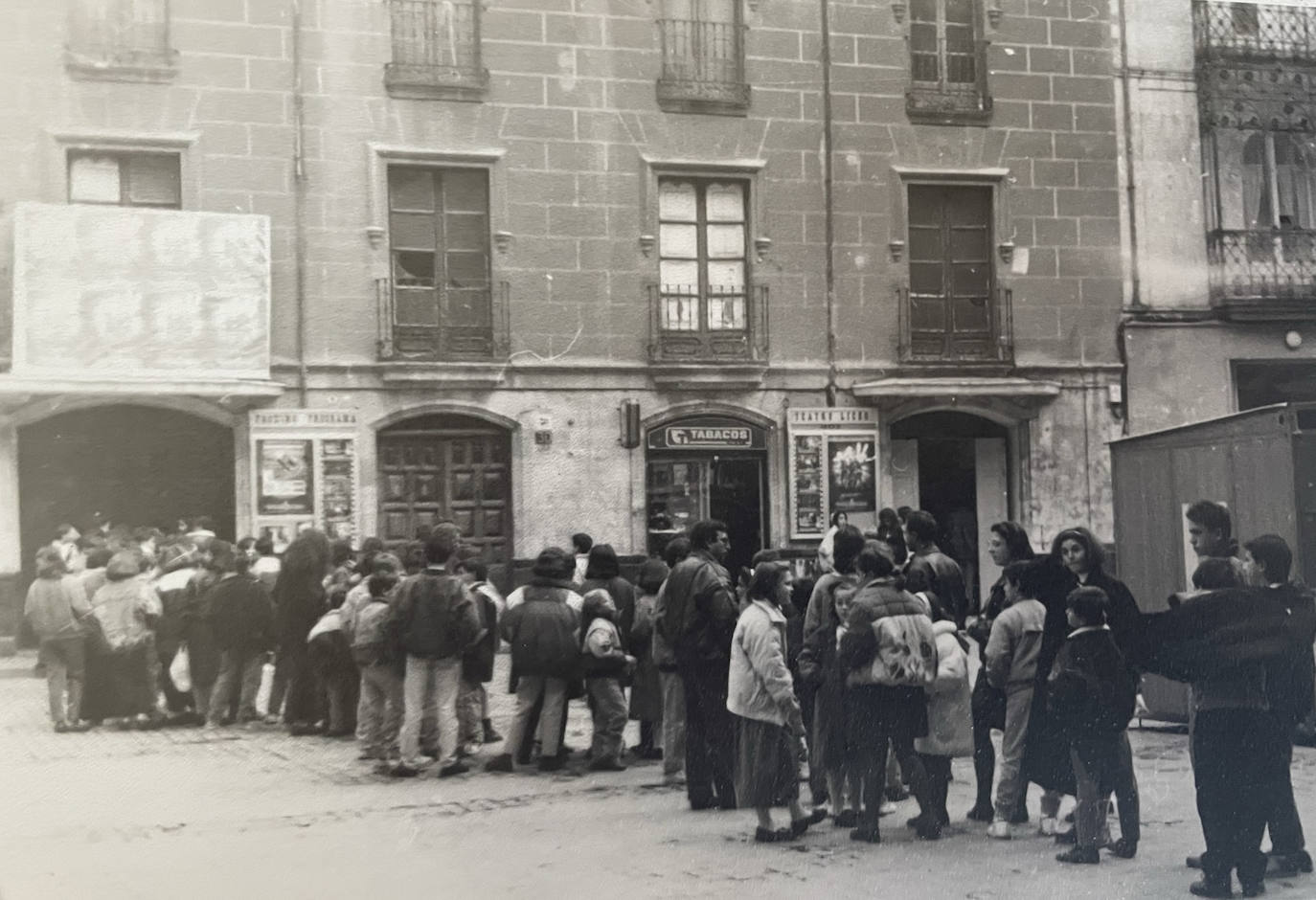 Antonio Hernández, operador de cinematógrafo, en el Liceo de Salamanca. 