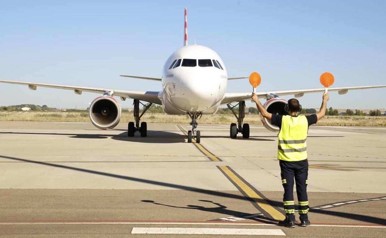 Aterrizaje de un avión en Matacán. 