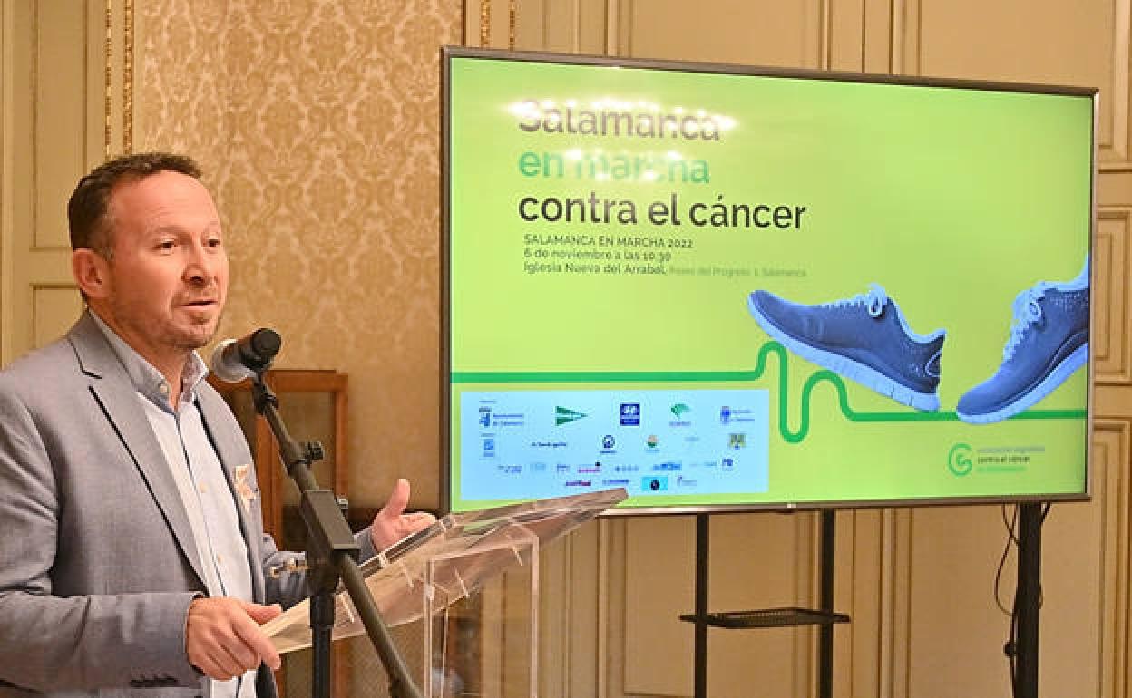 Roberto Martín, gerente de la Asociación Española contra el Cáncer en Salamanca, en la presentación de la Marcha. 