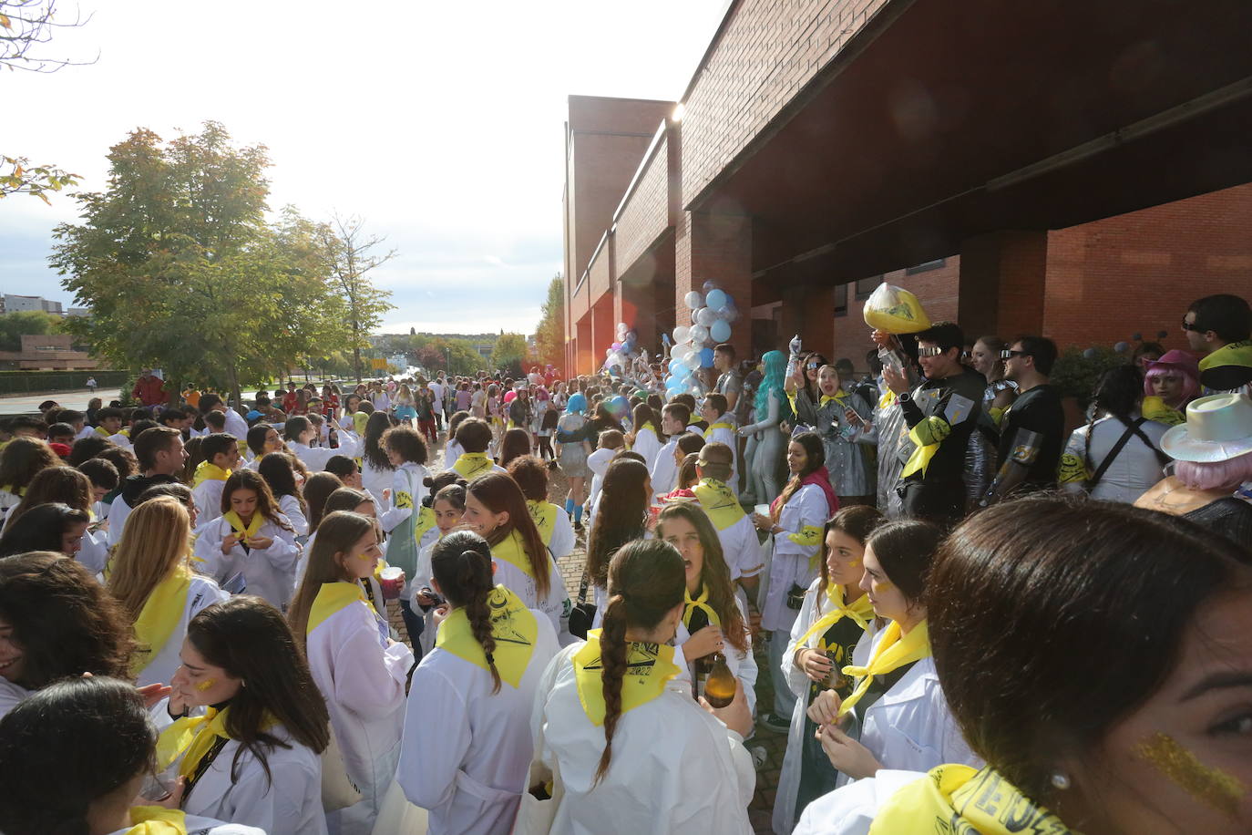 Fotos: Las fiestas de Medicina invaden el campus universitario