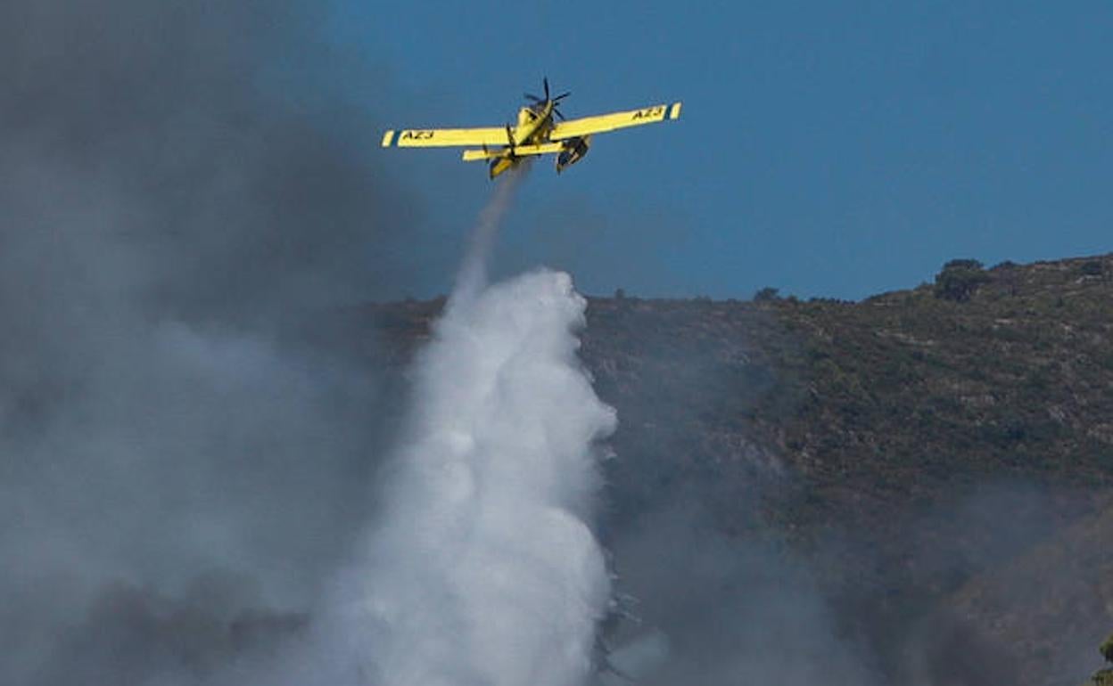 Imagen de archivo de una avioneta de extinción de incendios. 