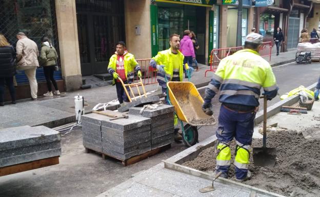 Imagen principal - Arrancan las obras para la peatonalización definitiva del centro