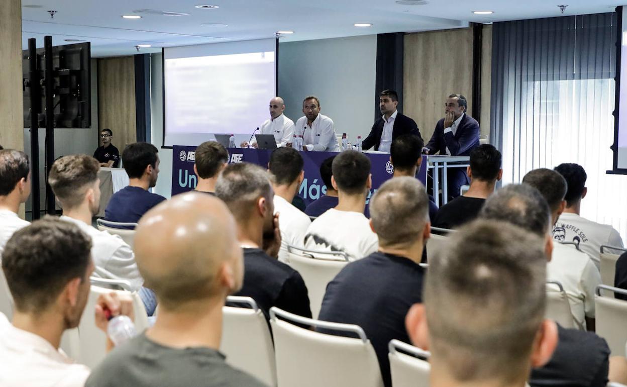 Imagen de la reunión celebrada en la AFE con los jugadores de Primera RFEF a mediados de septiembre.