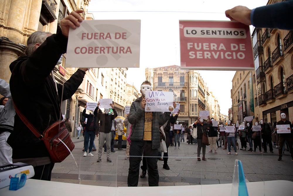 Flashmob de Cáritas en la Plaza del Liceo por las personas sin hogar