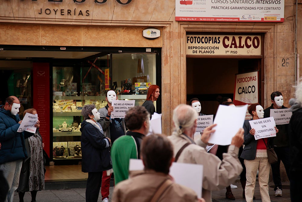 Flashmob de Cáritas en la Plaza del Liceo por las personas sin hogar