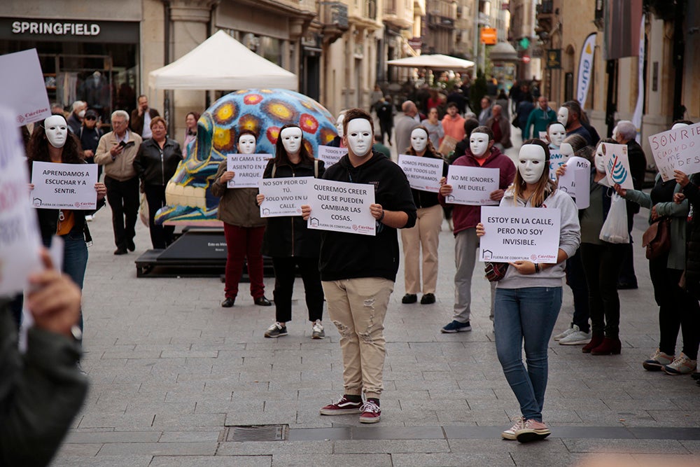 Flashmob de Cáritas en la Plaza del Liceo por las personas sin hogar