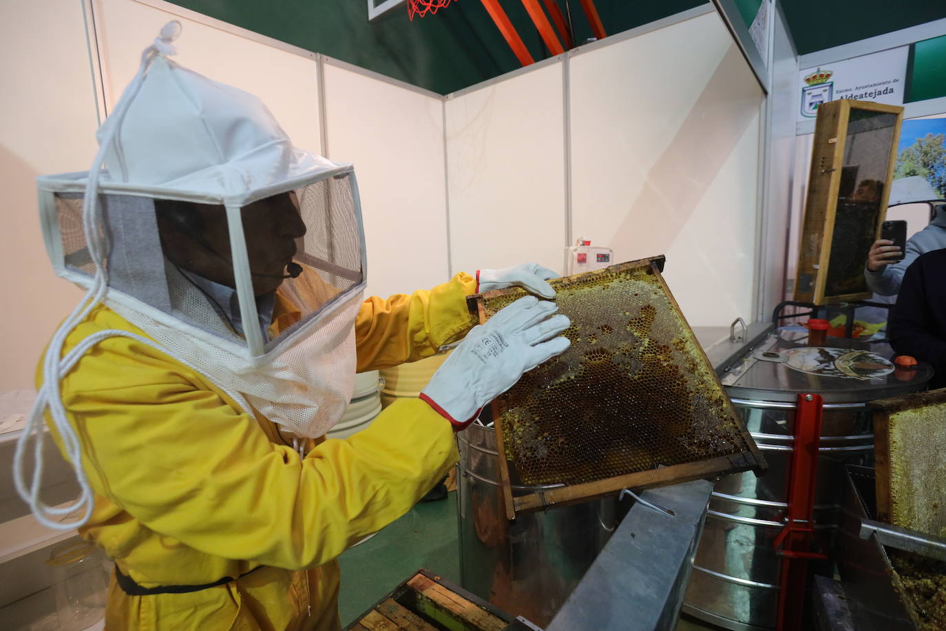 Fotos: Adeatejada celebra la X edición de la Feria de la Miel