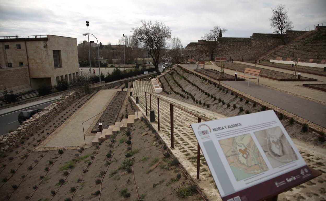 Uno de los accesos al parque del cerro de San Vicente. 
