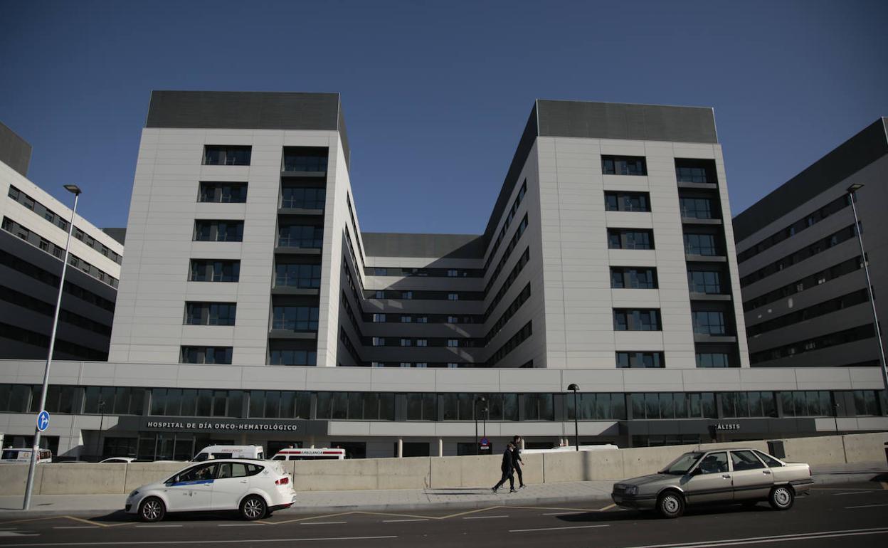 Acceso principal al nuevo Hospital de Salamanca. 