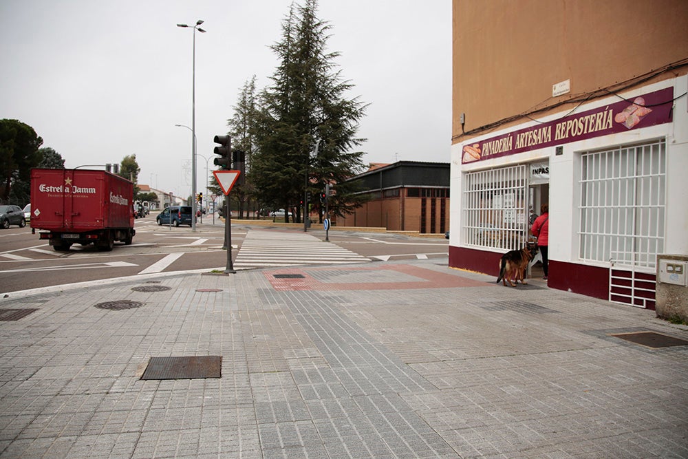 Plazas entre "rascacielos" verdes, pequeños comercios y una gran cantidad de rincones y secretos escondidos en esta zona trastormesina