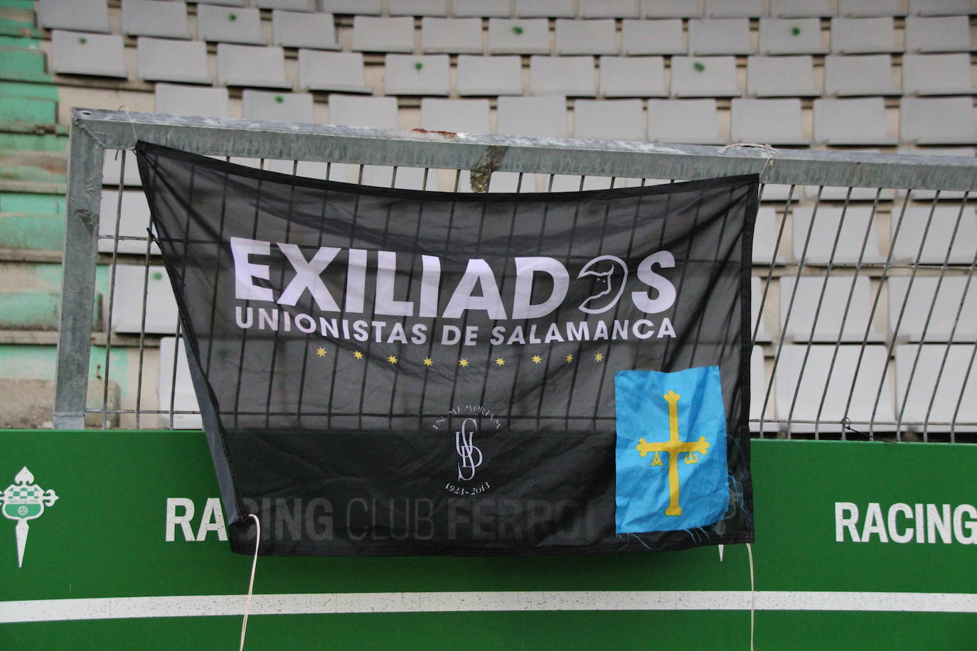 De Miguel dispara para conseguir su gol en A Malata.