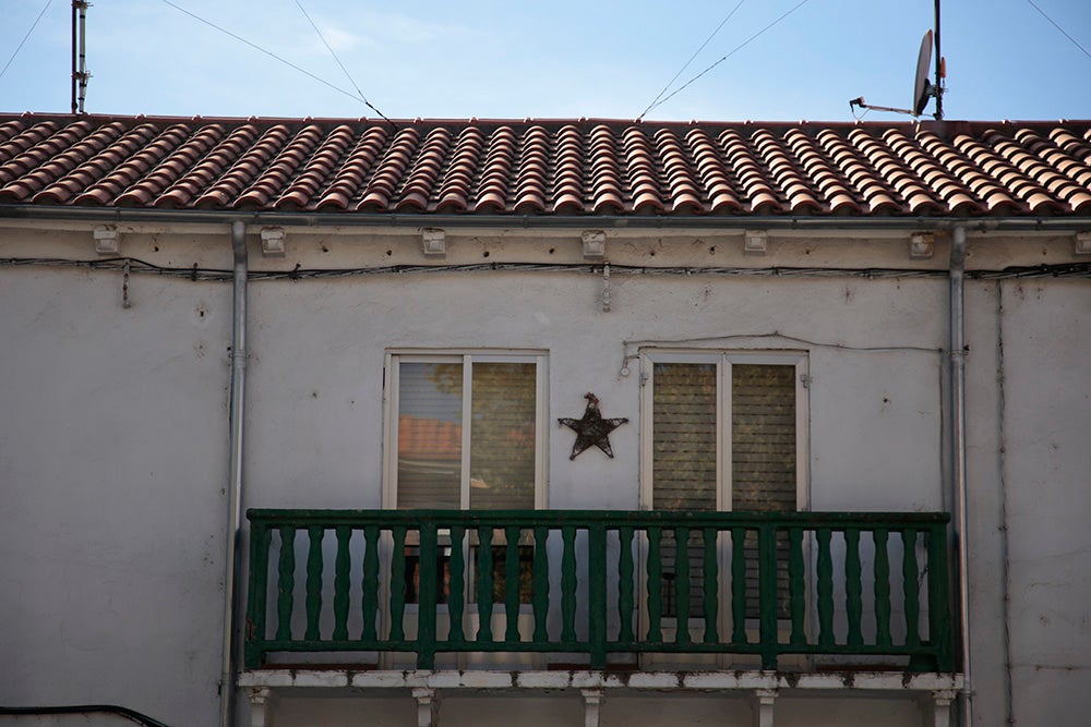Un balcón adornado.