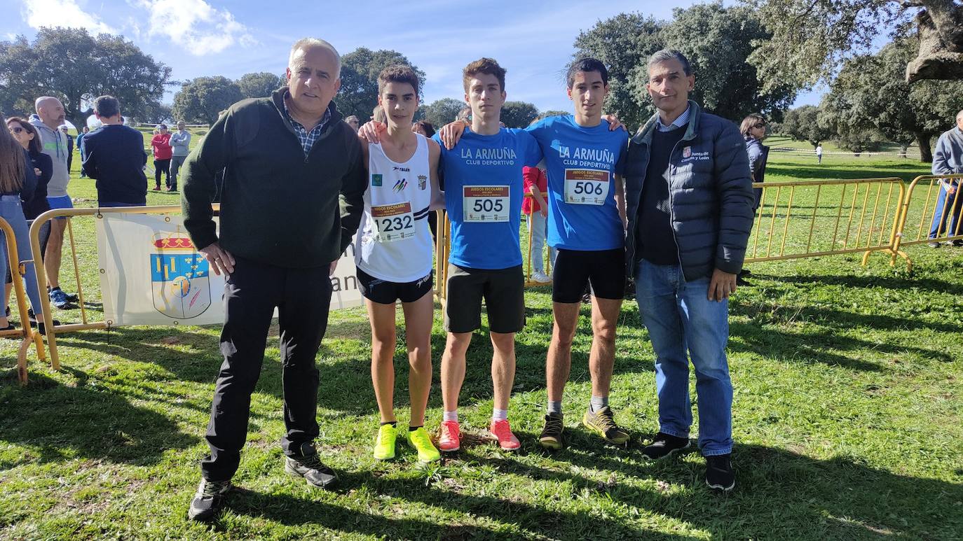 Fotos: VI Carrera Popular Taurina y I Jornada de Juegos Escolares de Campo a Través