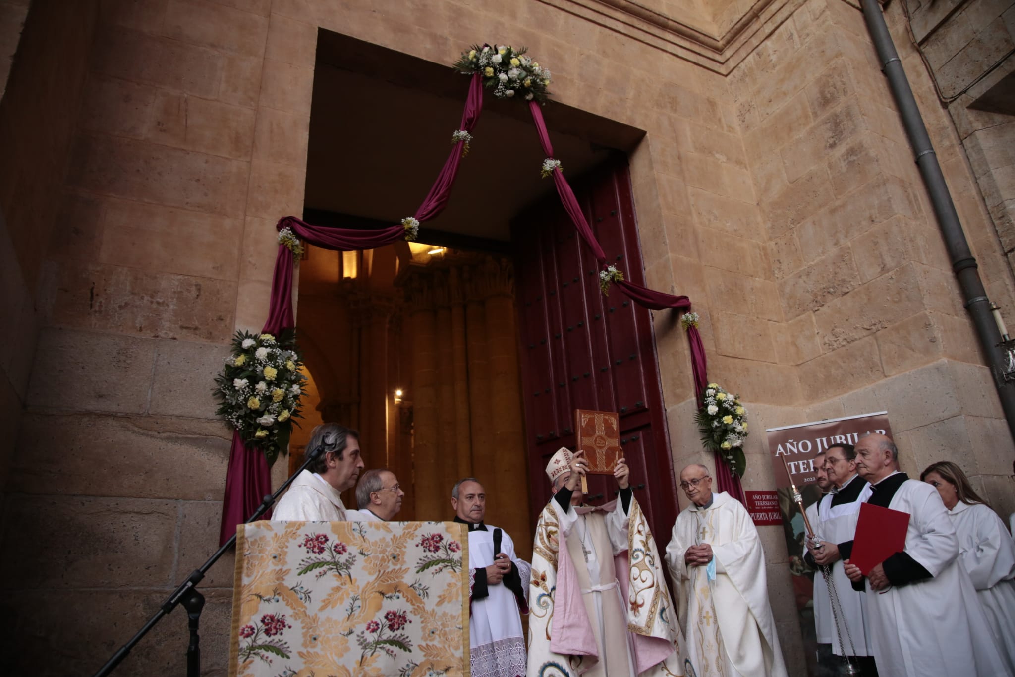 Fotos: Apertura de la puerta de Santa Lucía de la Catedral por el Año Jubilar Teresiano