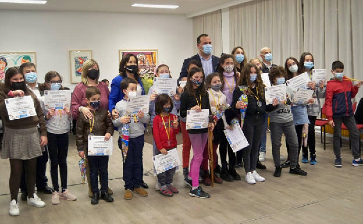 Imagen de archivo con el alcalde, David Mingo, y la alcaldesa y consejeros infantiles. 