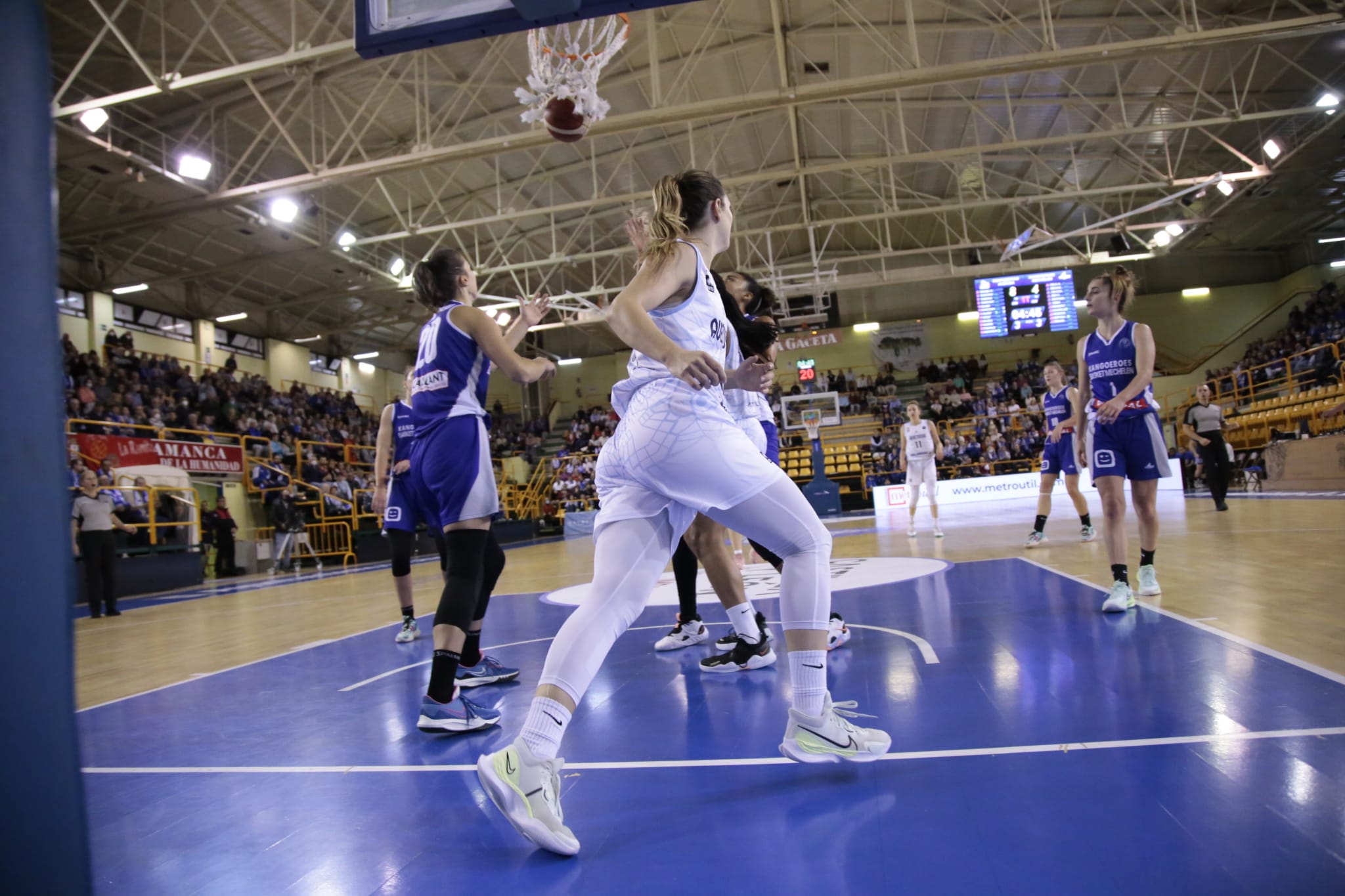 Fotos: Tercera victoria en la Euroliga del Avenida ante el Kangoeroes Mechelen belga