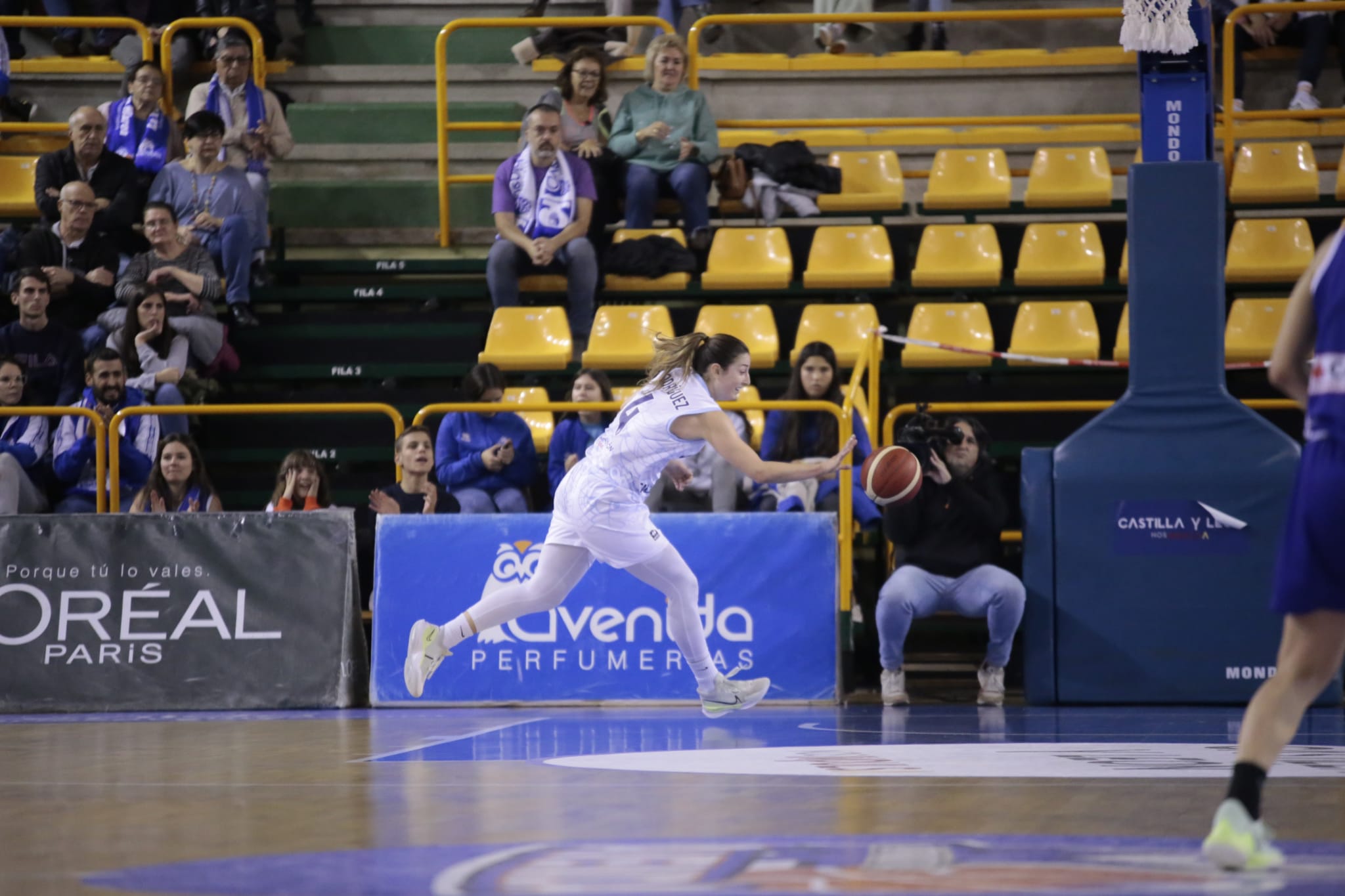 Fotos: Tercera victoria en la Euroliga del Avenida ante el Kangoeroes Mechelen belga