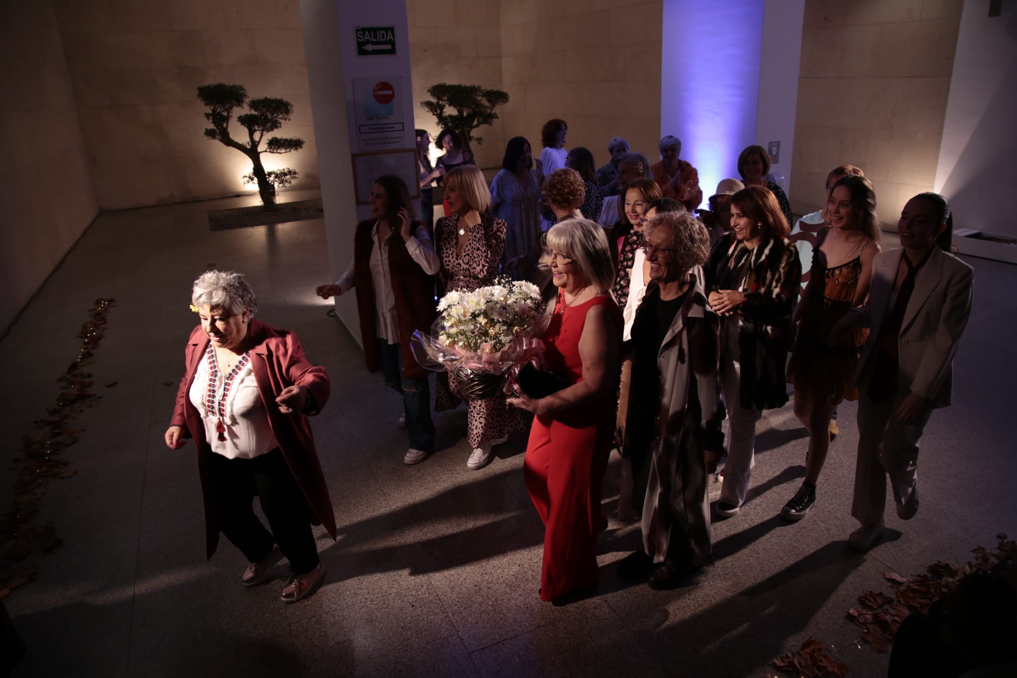 Fotos: Un desfile intergeneracional visibiliza la moda de segunda mano