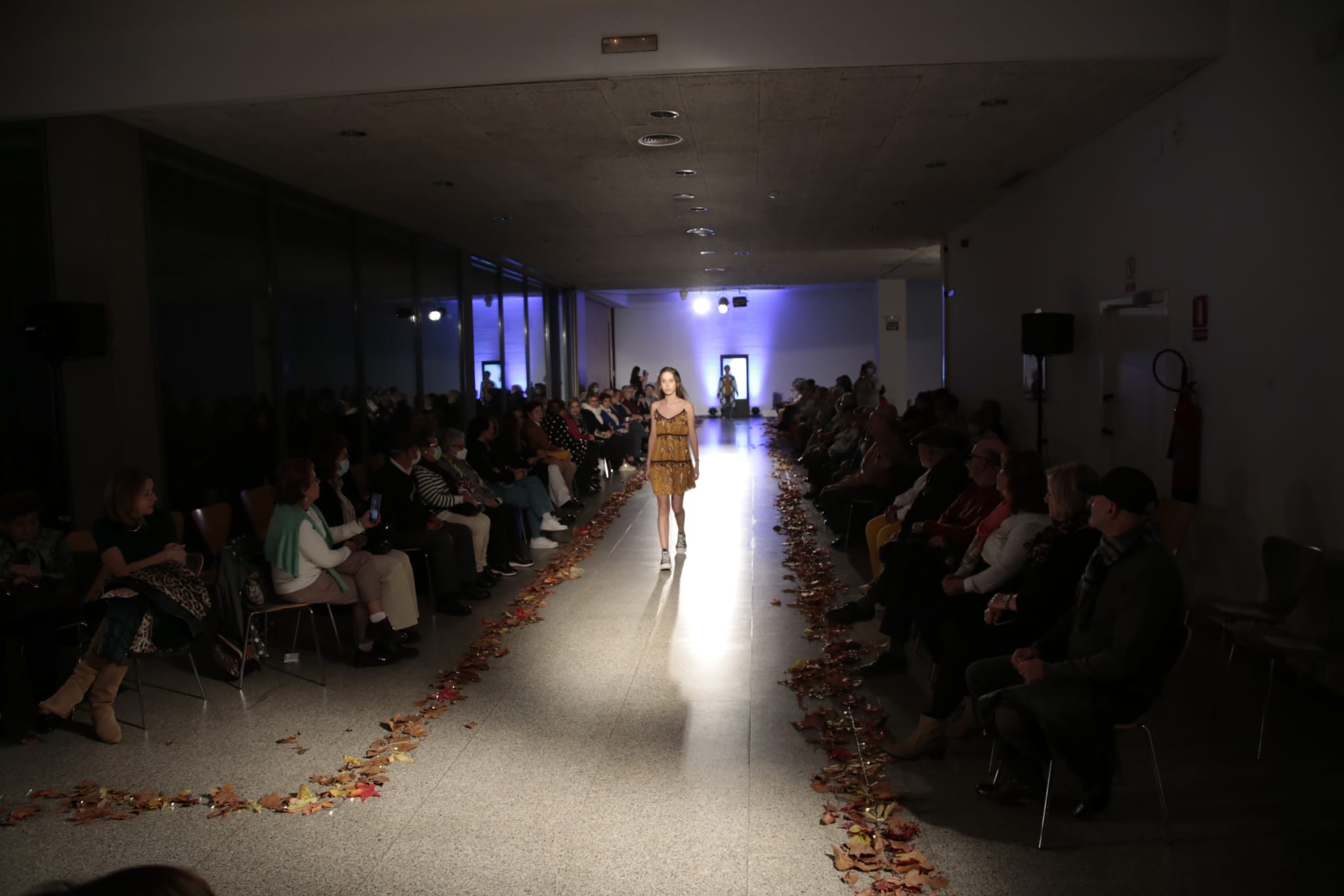 Fotos: Un desfile intergeneracional visibiliza la moda de segunda mano