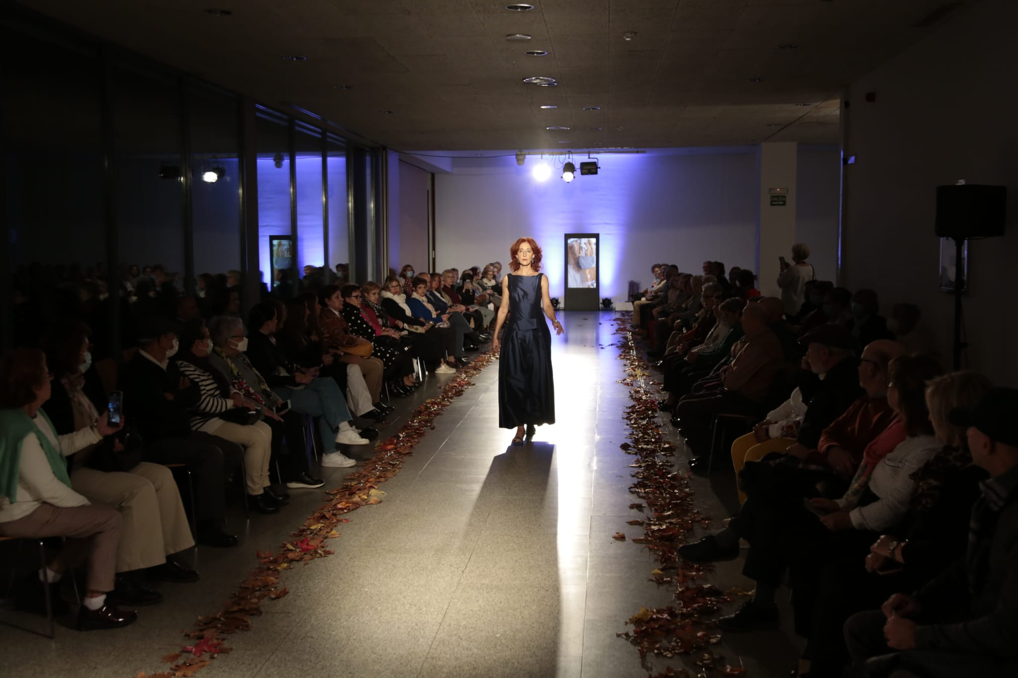 Fotos: Un desfile intergeneracional visibiliza la moda de segunda mano