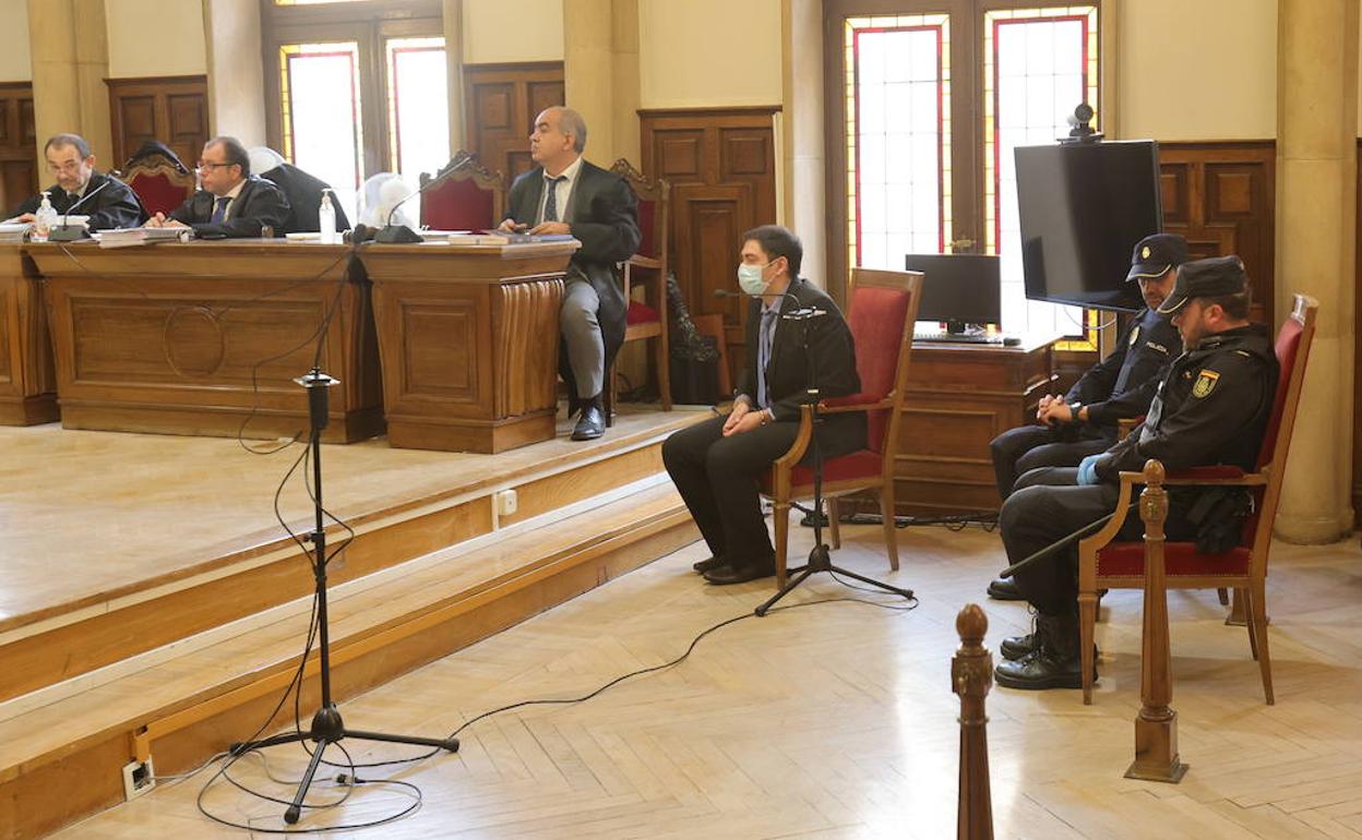 El acusado en la sala de vistas de la Audiencia Provincial de Salamanca. 