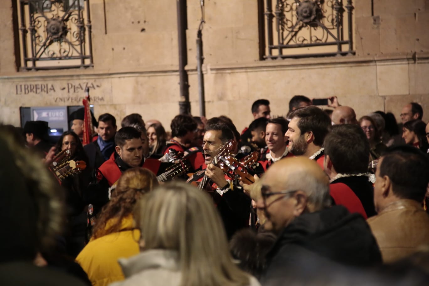 Un momento del desfile de los tunos.