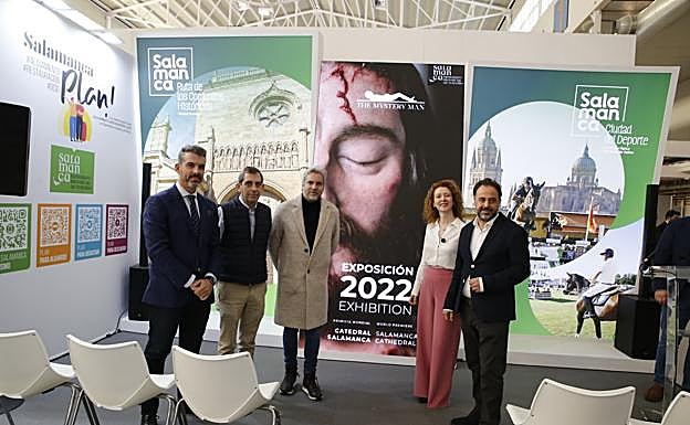 Ana Suaréz y Fernando Castaño, a la derecha, en Intur.