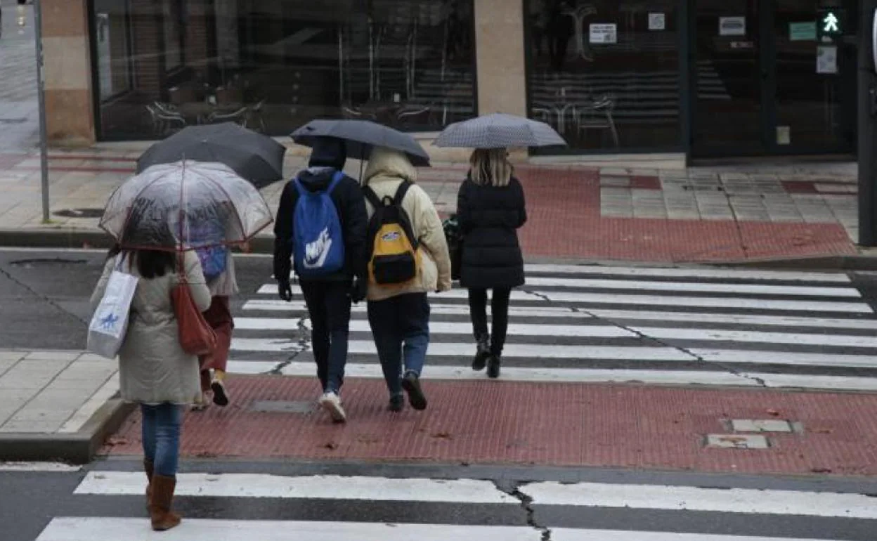 Los ciudadanos de Salamanca deberán volver a echar mano de los paragüas al salir a la calle.